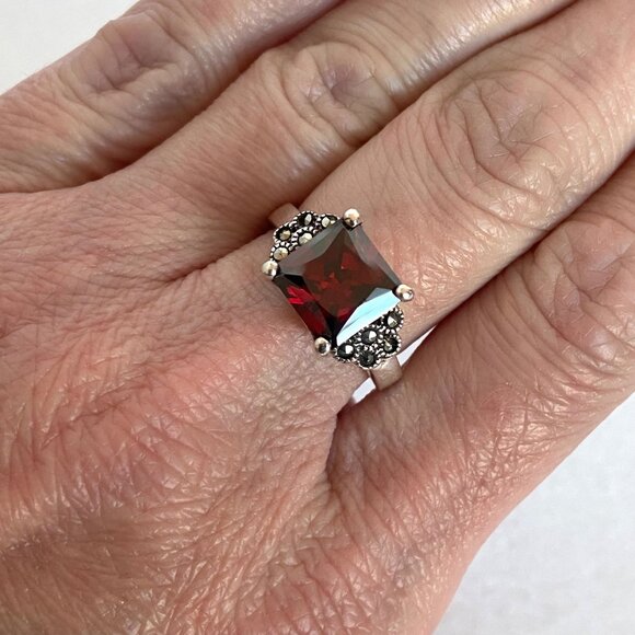 Sterling Silver 925 Square Garnet & Marcasite Accent Art Deco Style Ring Sz 7.75 - Picture 4 of 16